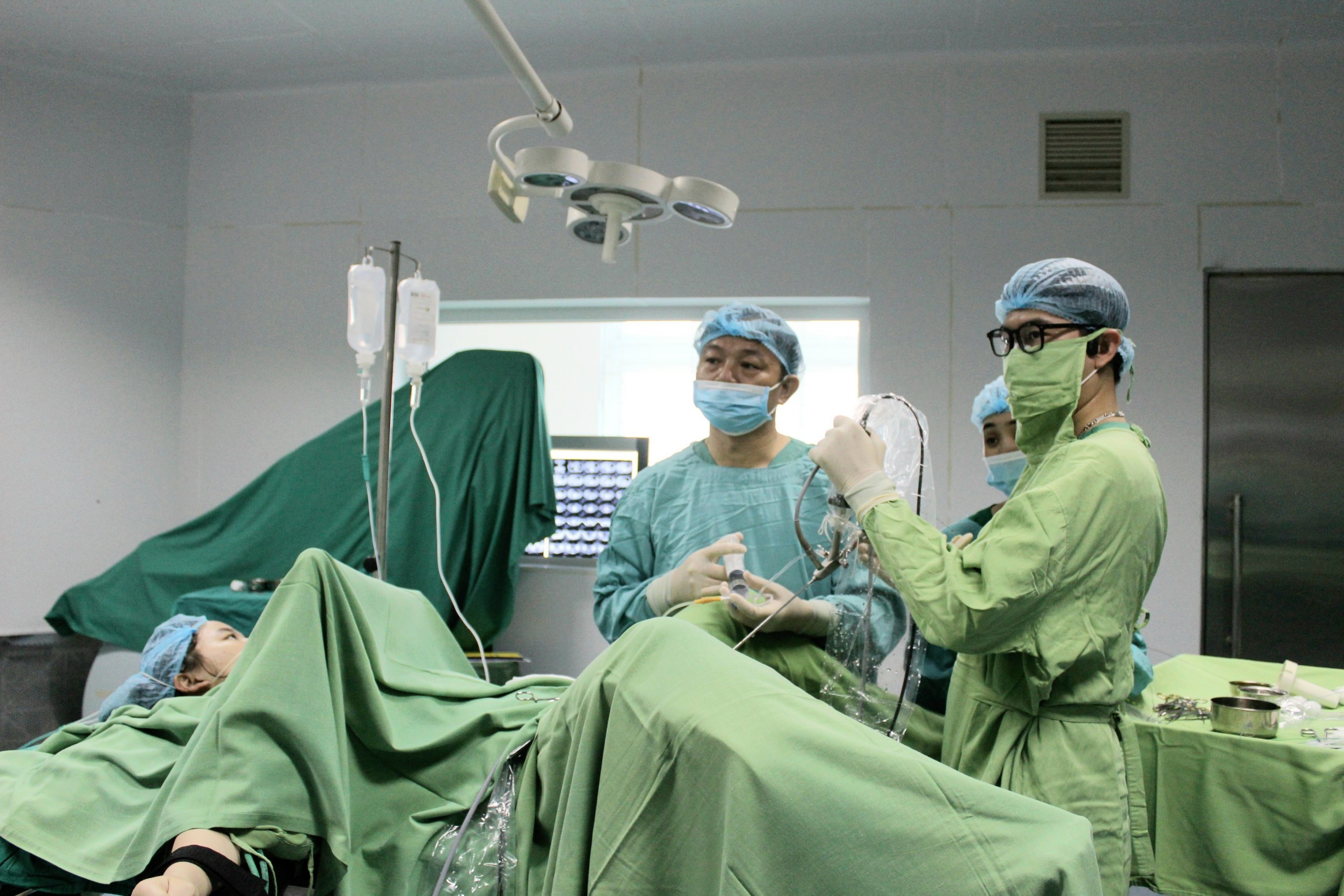 Triển khai hiệu quả kỹ thuật tán sỏi nội soi ngược dòng bằng Laser tại Bệnh viện Đại học Y khoa Vinh