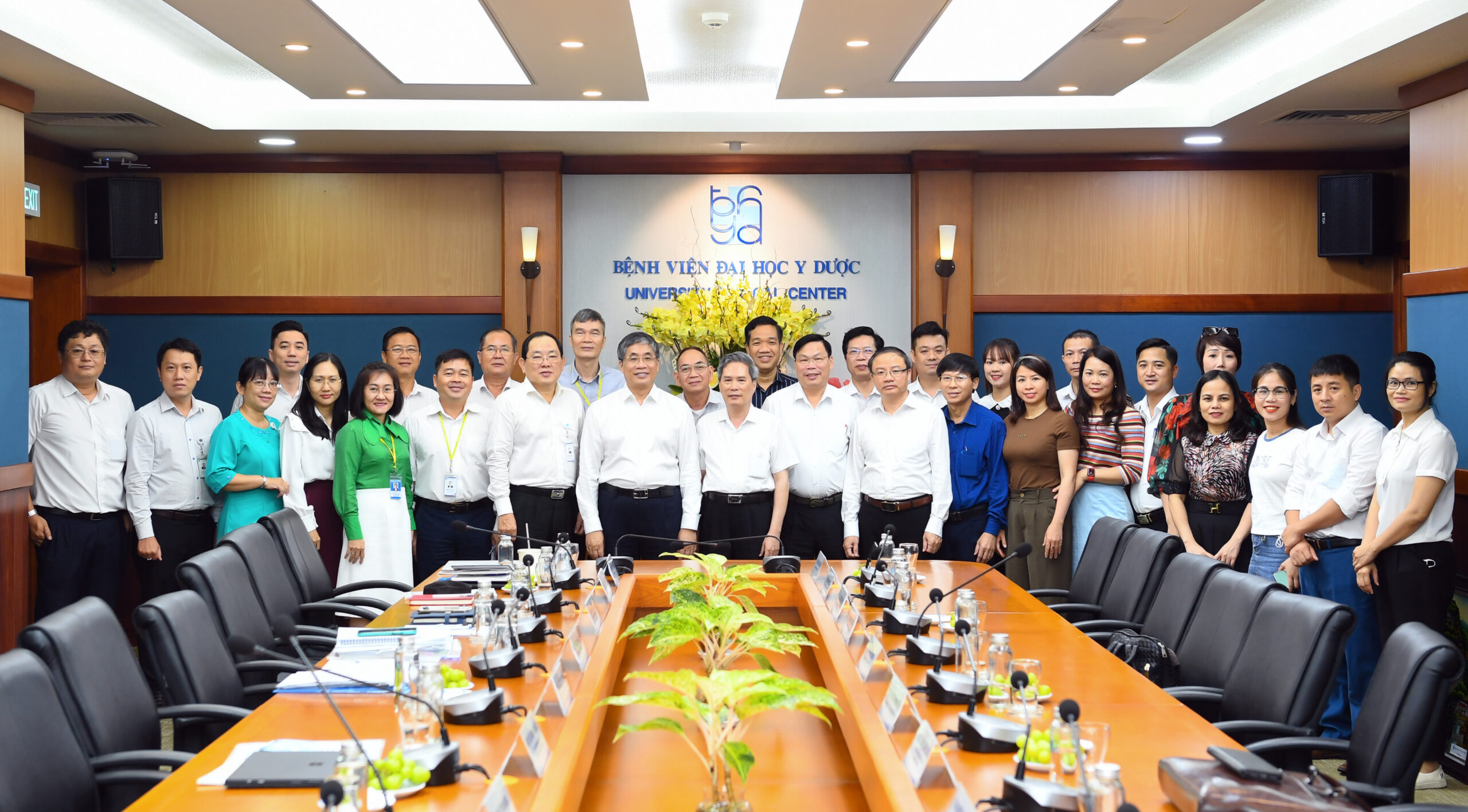 THAM QUAN VÀ TRAO ĐỔI KINH NGHIỆM VỚI BỆNH VIỆN ĐẠI HỌC Y DƯỢC TP.HCM