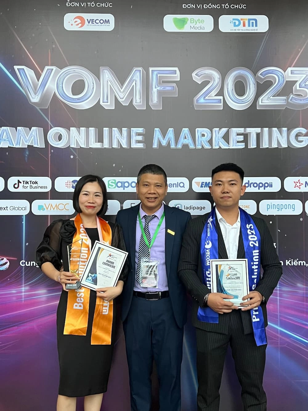 Đại diện Sudo chụp ảnh cùng thành viên hội đồng BSA 2023