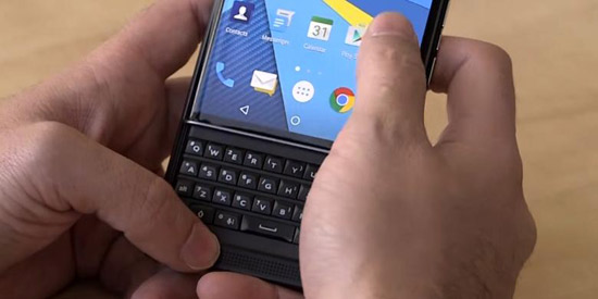 ban-phim-vat-li-blackberry