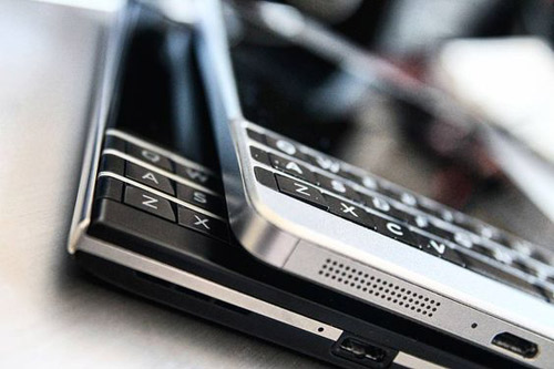 BlackBerry-Passport-Silver-Edition-3