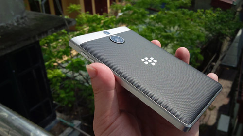 ban-blackberry-passport-silver-1