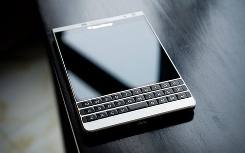 ban-blackberry-passport-silver