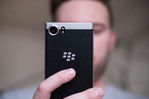 gia-blackberry-keyone