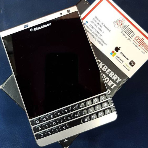 passport-silver-edition-32gb-2