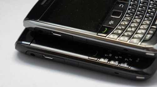 so-sanh-bb-9700,-9780-3