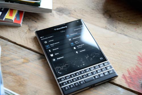 giam-gia-blackberry_passport-2