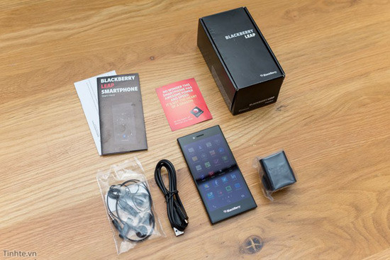 tai-nghe-blackberry-leap