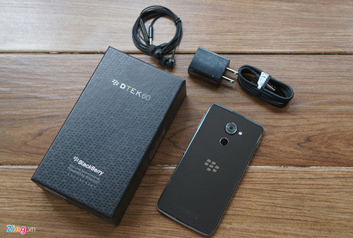 tai-nghe-blackberry-dtek60-2