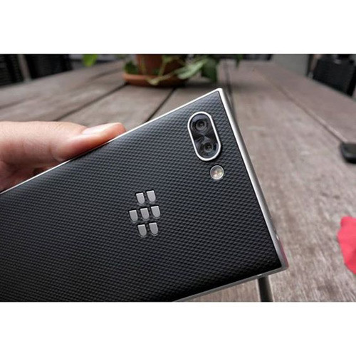 so-sanh-blackberry-key2-va-keyone-3.