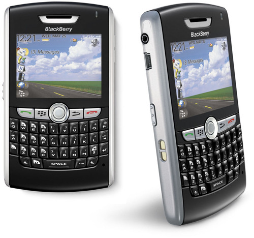 thay-pin-blackberry-8800-nhu-the-nao-1