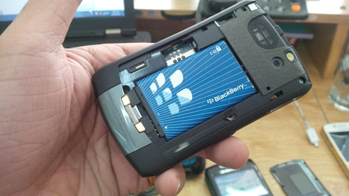 pin-blackberry-8320-01