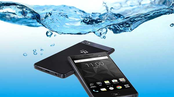so-sanh-blackberry-evolve-motion-3.