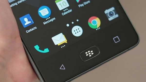 so-sanh-blackberry-evolve-motion-4.