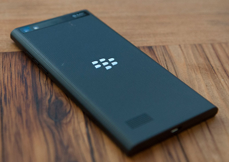 Mặt sau của blackberry leap