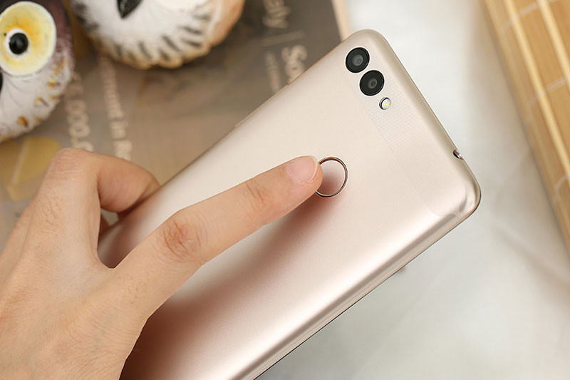 Vân tay Itel S13 Pro