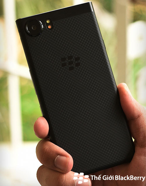 Mặt lưng blackberry keyone