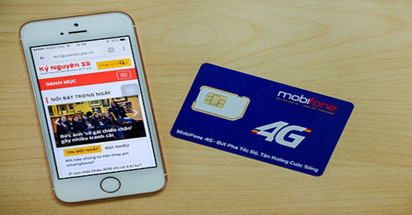Bạn nhờ nhân viên tư vấn đề kích hoạt sim mobi