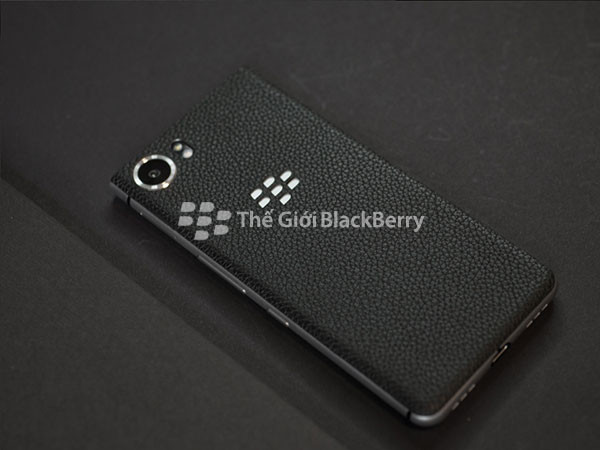 Ốp lưng da blackberry keyone
