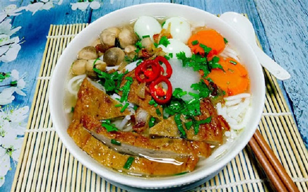 dac-san-mui-ne--banh-canh-cha-ca-1638446329