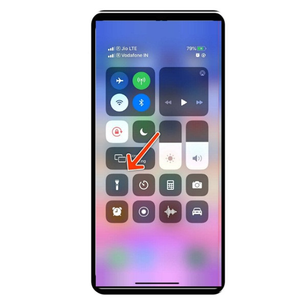 Bước 1: Bật đèn Flash từ Control Center