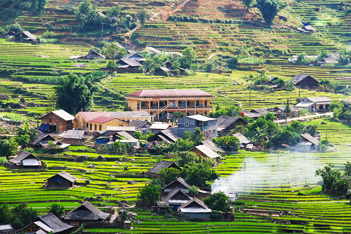 https://sudospaces.com/vietcenter/2020/12/sapa-ta-phin-village.jpg?utm_source=chatgpt.com