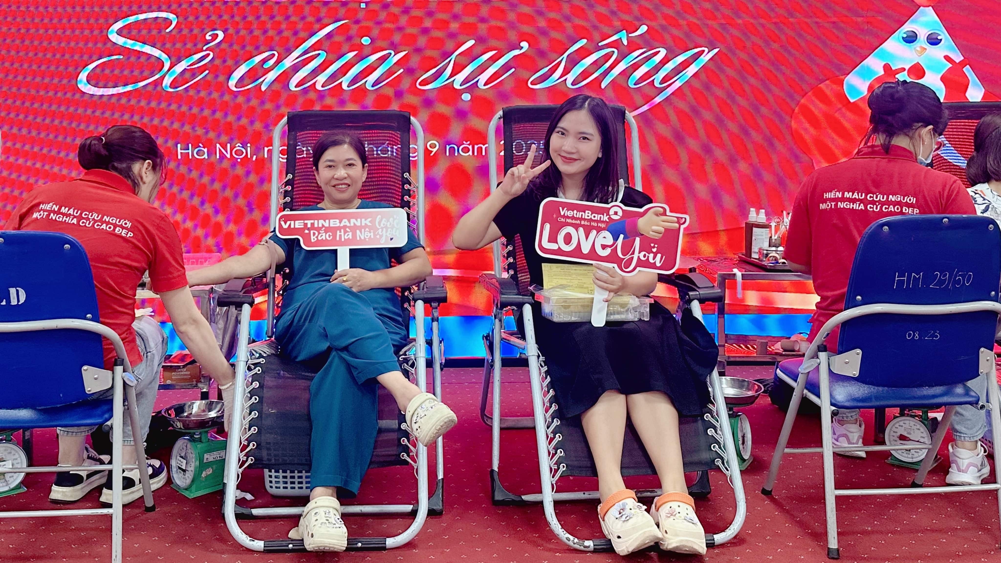 can-bo-nhan-vien-cbnv-vietchem-cung-hao-hung-va-no-nu-cuoi-rang-ro-tham-gia-chuong-trinh-hien-mau-2