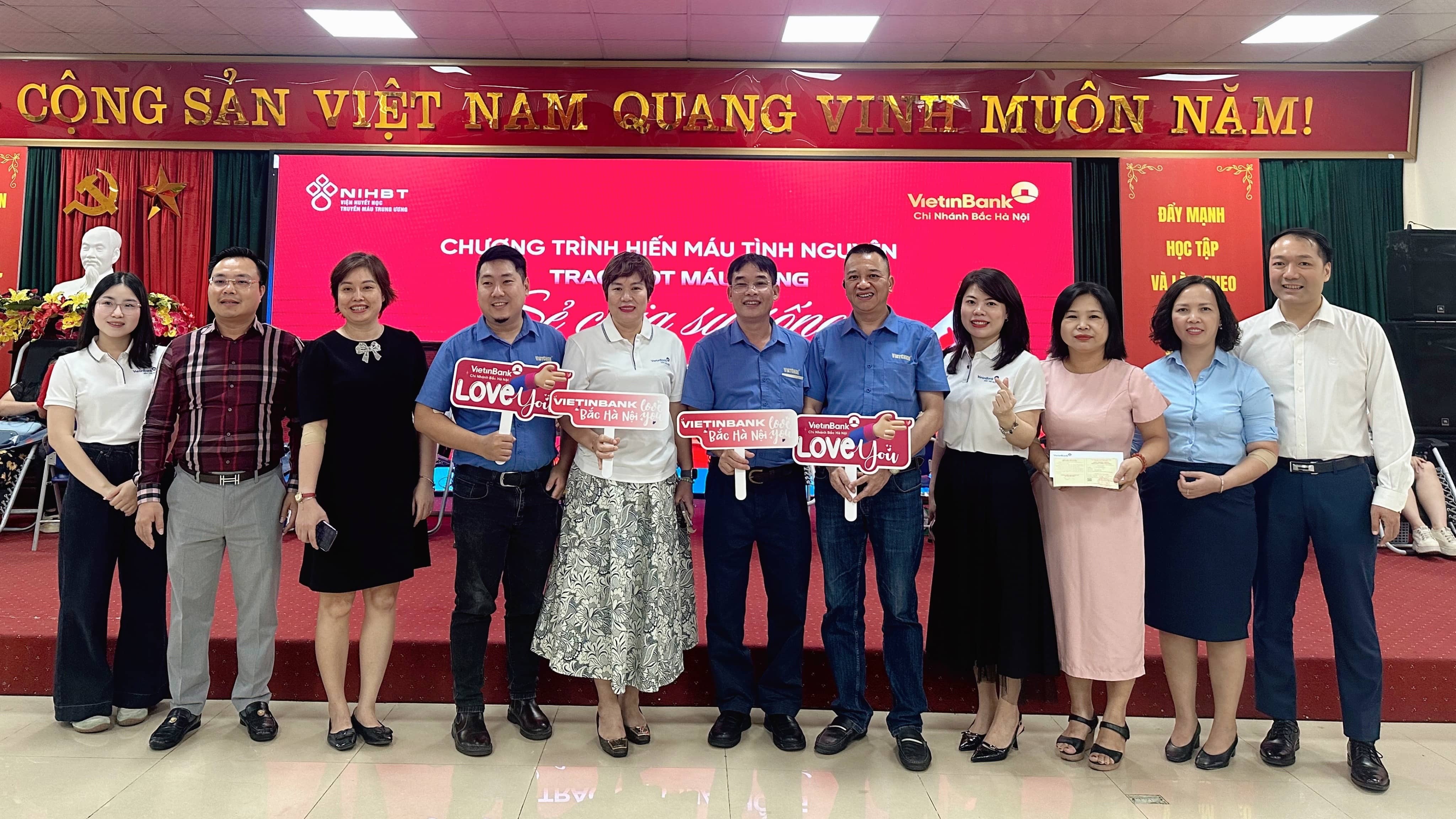 tong-giam-doc-nguyen-xuan-hai-cung-can-bo-nhan-vien-cbnv-tong-cong-ty-vietchem-1