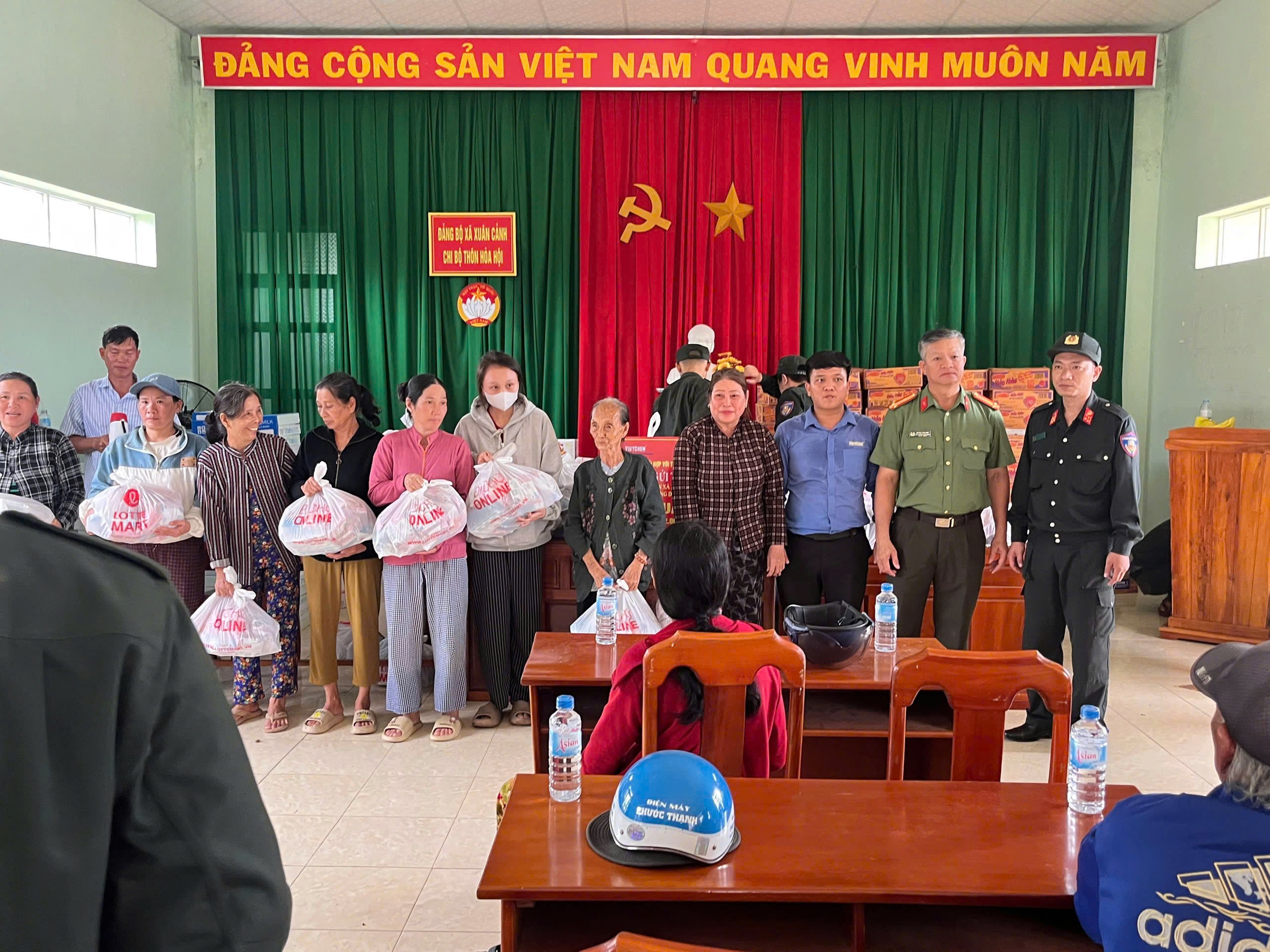 mot-so-hinh-anh-trong-hoat-dong-tu-thien-cua-vietchem-2