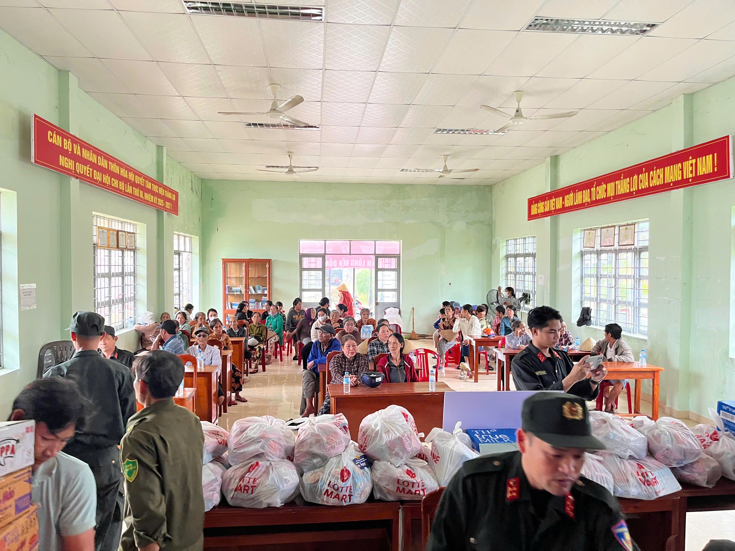 mot-so-hinh-anh-trong-hoat-dong-tu-thien-cua-vietchem-3