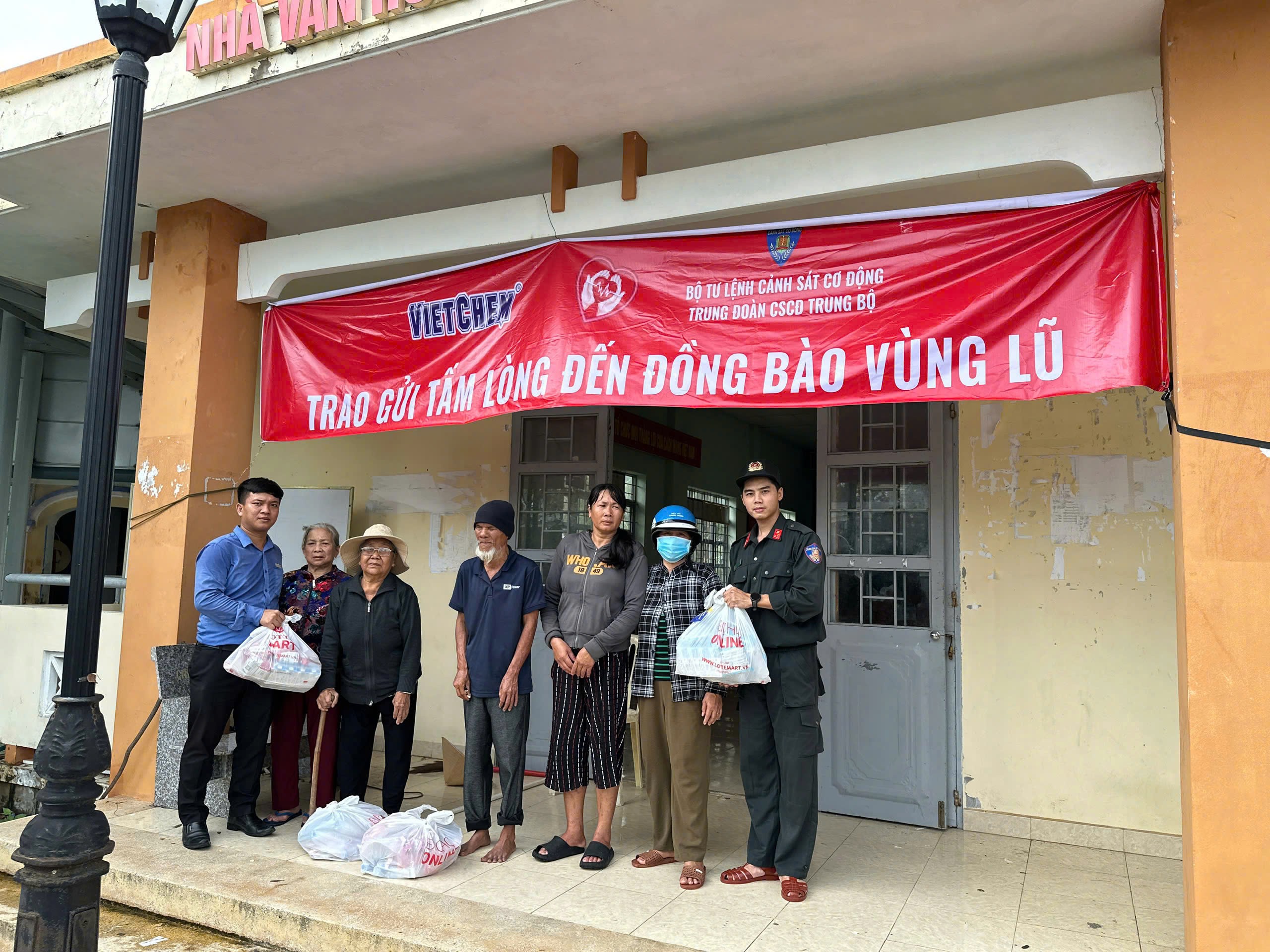 mot-so-hinh-anh-trong-hoat-dong-tu-thien-cua-vietchem-9