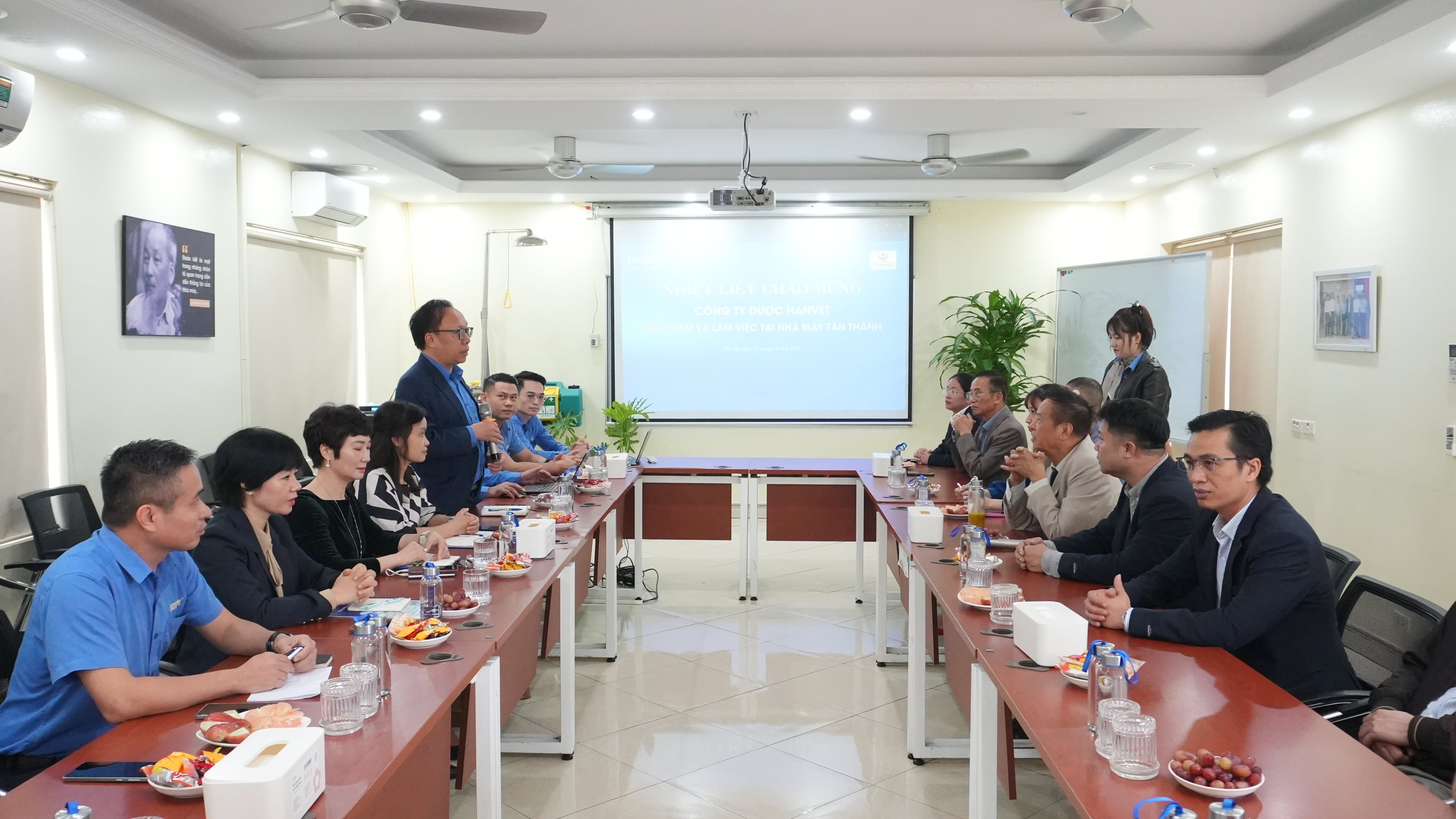 ong-nguyen-duc-viet-chu-tich-hdqt-phat-bieu-trong-buoi-lam-viec