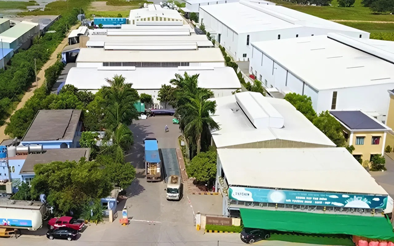 vietchem-so-huu-he-thong-logistics-chuyen-nghiep-va-nha-may-va-mang-luoi-kho-bai-quy-mo-lon