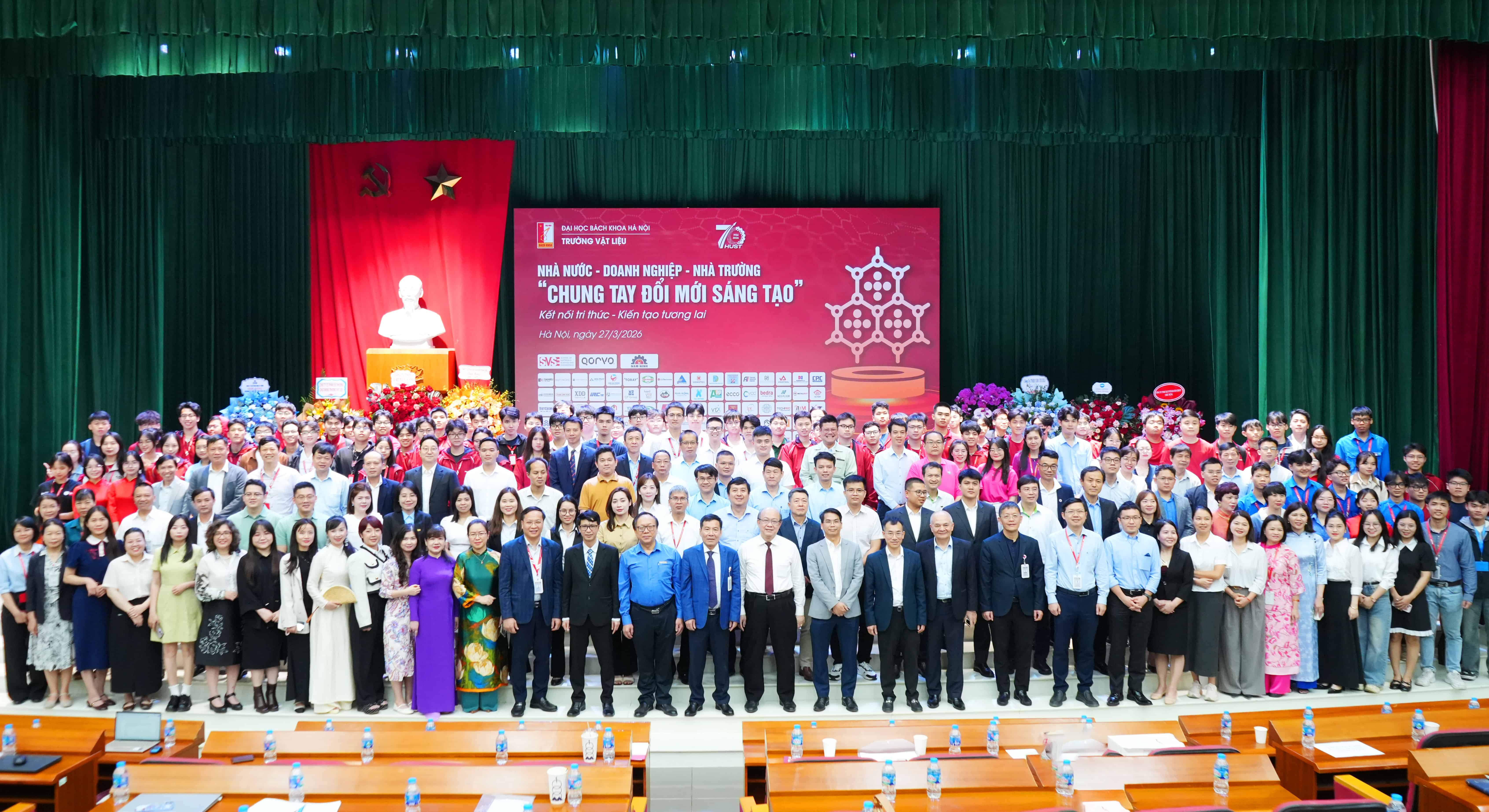 vietchem-trao-hoc-bong-bach-khoa-ha-noi-dau-tu-nguon-nhan-luc-2