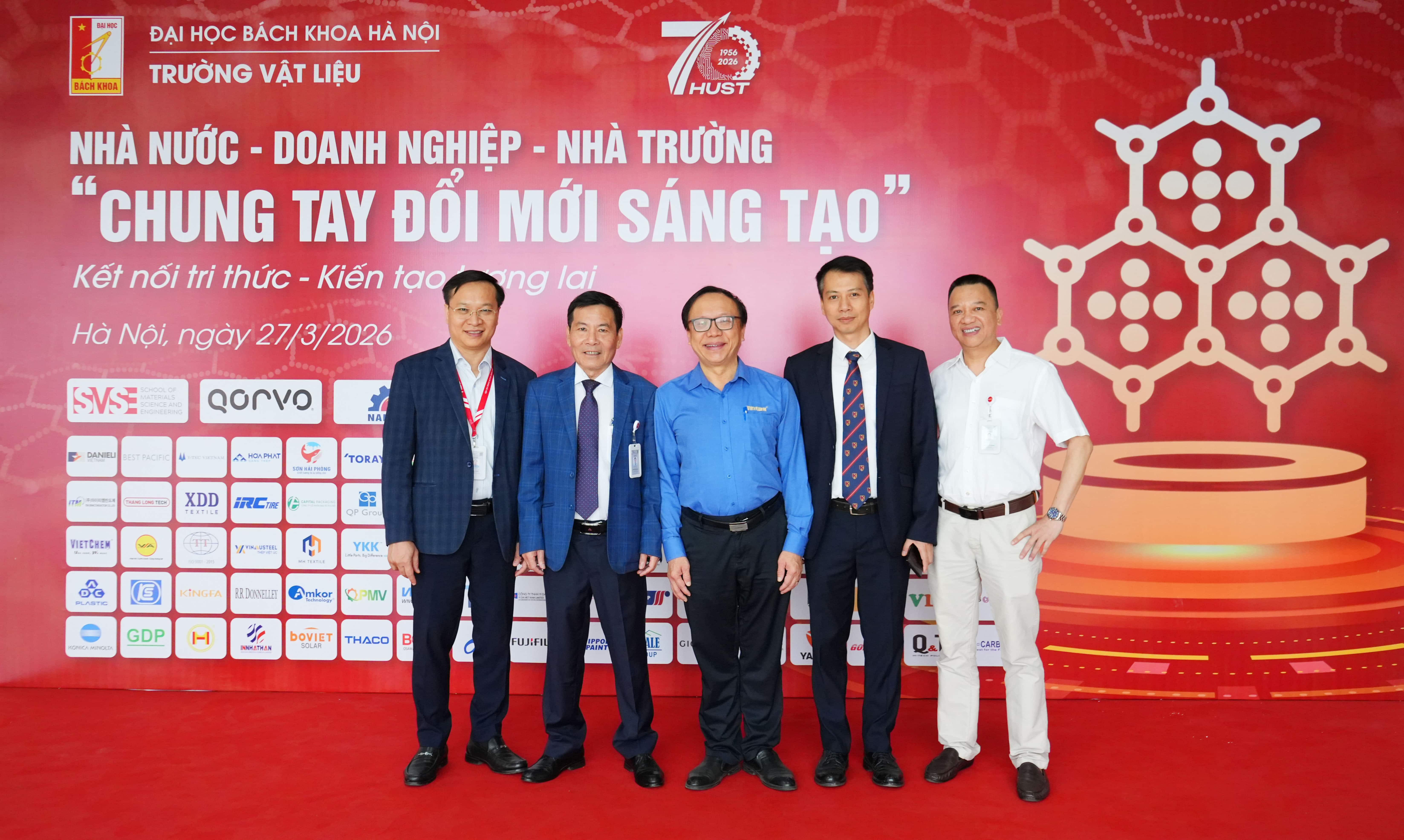 vietchem-trao-hoc-bong-bach-khoa-ha-noi-dau-tu-nguon-nhan-luc-3