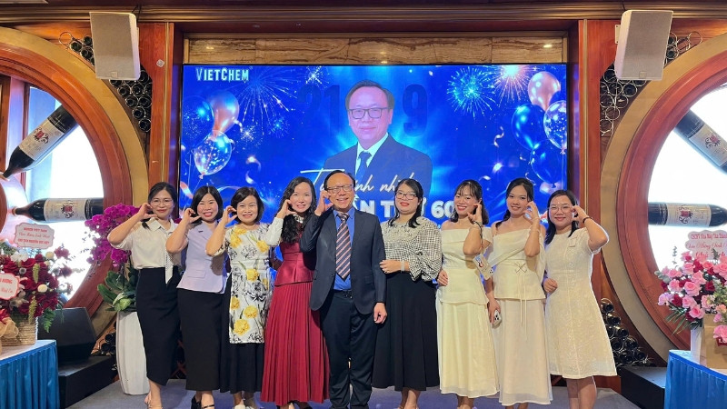sinh-nhat-tuoi-60-cua-chu-tich-nguyen-duc-viet-3