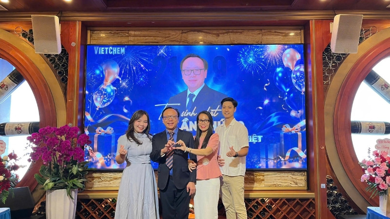 sinh-nhat-tuoi-60-cua-chu-tich-nguyen-duc-viet-5