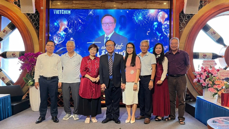 sinh-nhat-tuoi-60-cua-chu-tich-nguyen-duc-viet