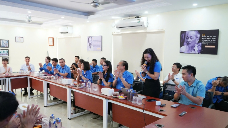 vietchem-don-dai-hoc-bach-khoa-tham-nha-may-tan-thanh-3