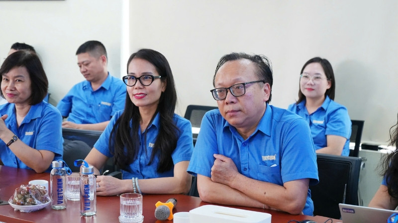 vietchem-don-dai-hoc-bach-khoa-tham-nha-may-tan-thanh-4