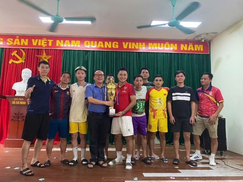vietchem-tham-du-giai-bong-da-bach-khoa-tro-ve-1