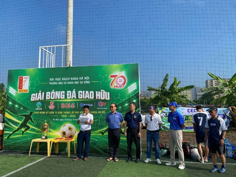 vietchem-tham-du-giai-bong-da-bach-khoa-tro-ve-3