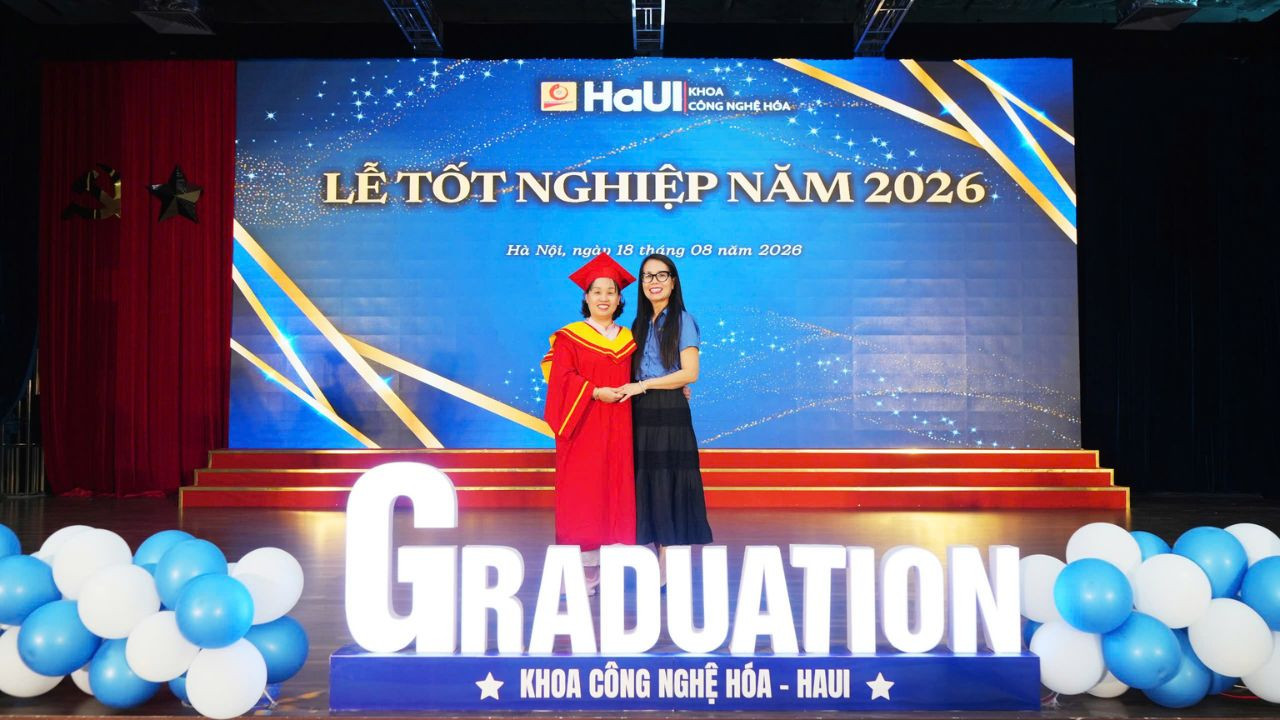 vietchem-trao-hoc-bong-tot-nghiep-haui-2026-4