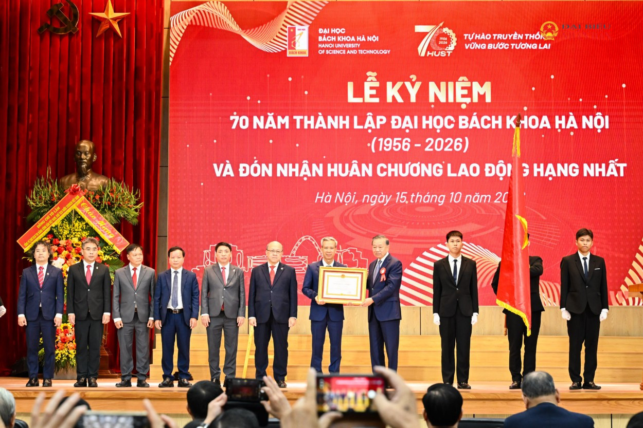 tong-bi-thu-chu-tich-nuoc-to-lam-trao-huan-chuong-lao-dong-hang-nhat-tang-dai-hoc-bach-khoa-ha-noi
