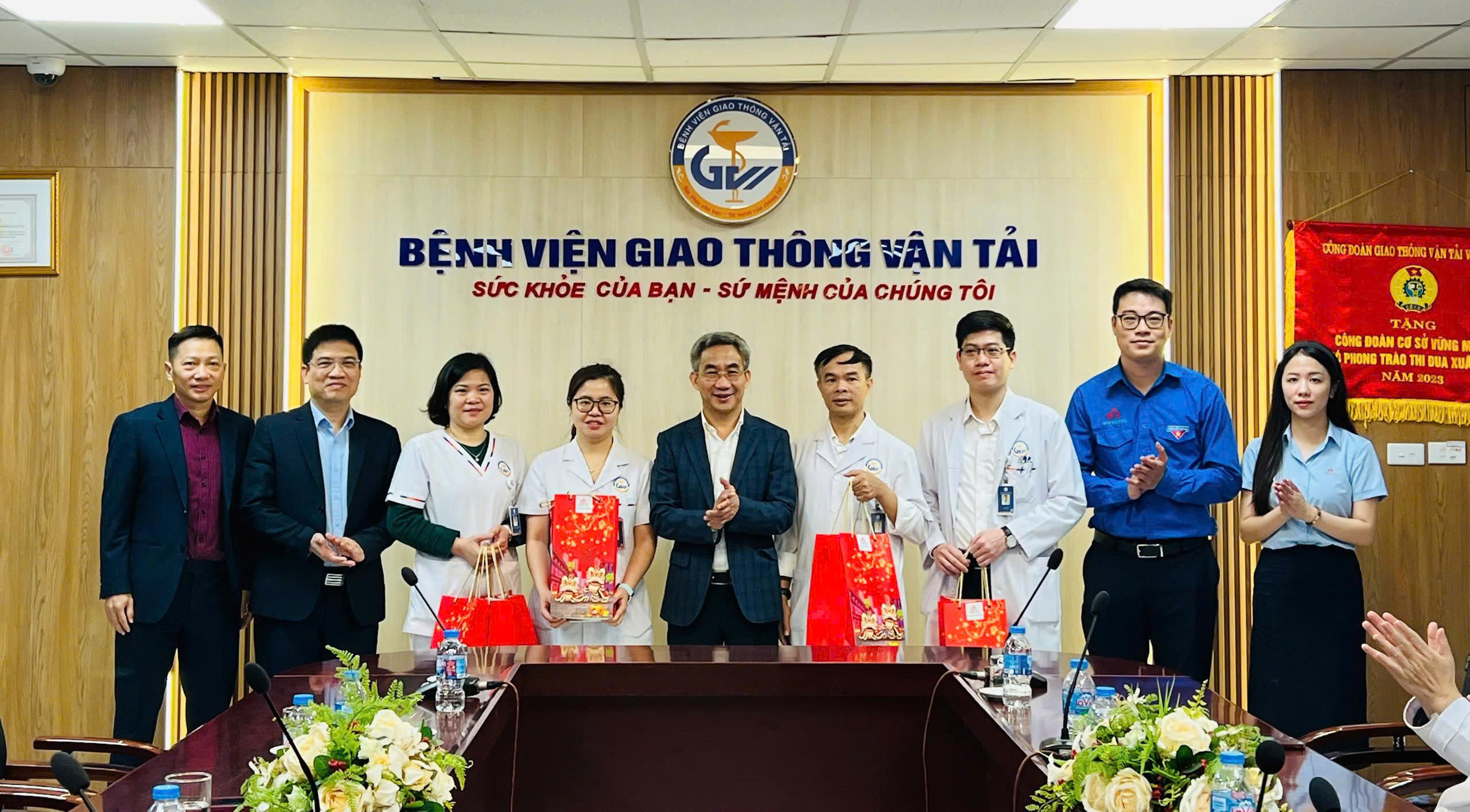 CHƯƠNG TRÌNH “XUÂN YÊU THƯƠNG, TẾT SẺ CHIA” CỦA TỔNG CÔNG TY THÉP VIỆT NAM TẠI BỆNH VIỆN GIAO THÔNG VẬN TẢI