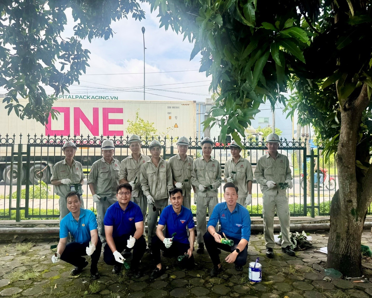 TUỔI TRẺ VNSTEEL THĂNG LONG CHUNG TAY LÀM ĐẸP CẢNH QUAN, LAN TỎA TINH THẦN XUNG KÍCH