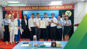 Đại diện Vinacontrol CE cấp chứng nhận ISO 9001:2015 cho hệ thống Bệnh viện Medlatec
