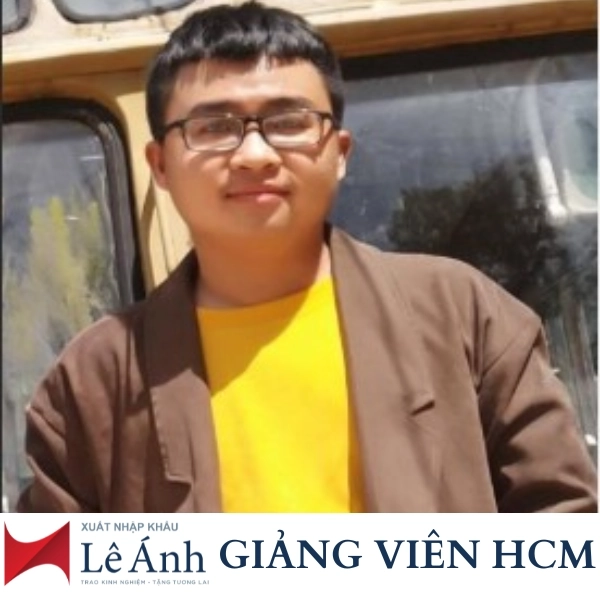 giảng viên nguyễn phương tín trên 10 năm kinh nghiệm về xnk logistics