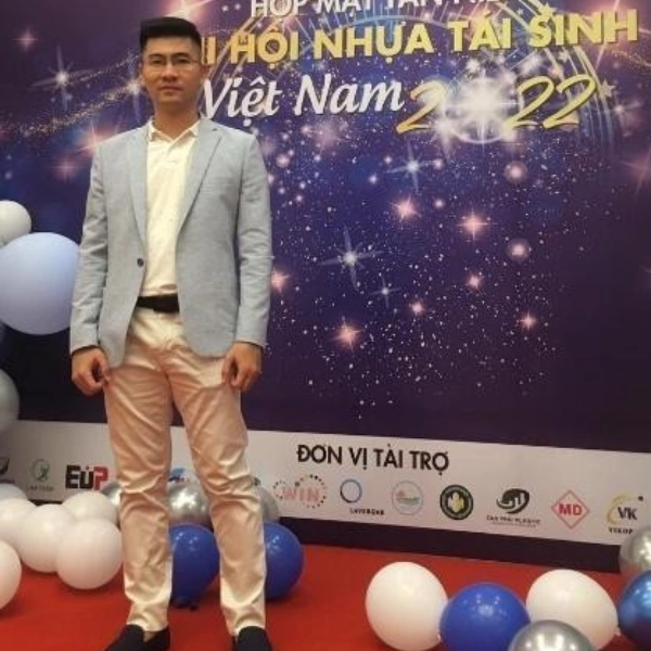 giảng viên đặng hoàng khánh chuyên gia trong lĩnh vực sale xuất khẩu và khởi nghiệp xuất nhập khẩu
