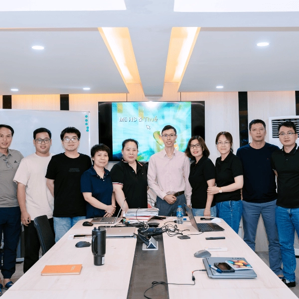 thầy Trần Hoài Nam